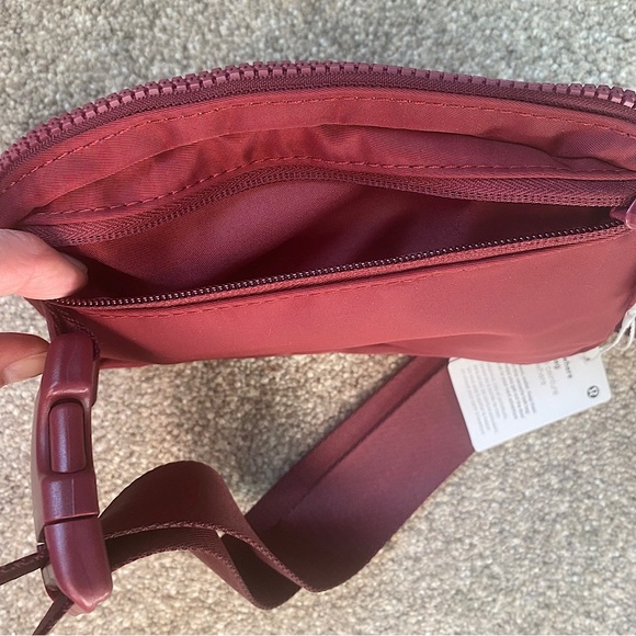 🎉NWT Lululemon Everywhere Belt, One Size, Burgundy - Picture 7 of 7